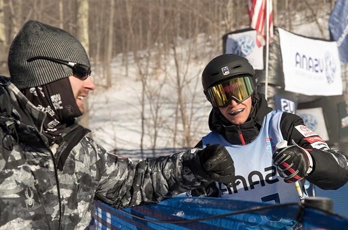 U.S. Ski & Snowboard athletic development coordinator Josh Bullock ’03, 2011年(右)在哈佛大学开始了他的职业生涯，现在为哈佛大学指导各个方面的表现.S. Freestyle Mogul team.